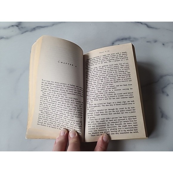 The Reef by Nora Roberts Soft cover - Picture 6 of 10